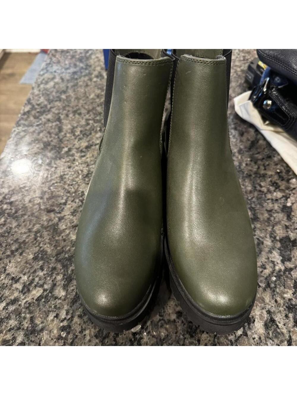Amazon essentials Size 11 women’s boots